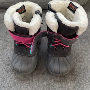 Cat and Jack size 6 snow boots, good conditon